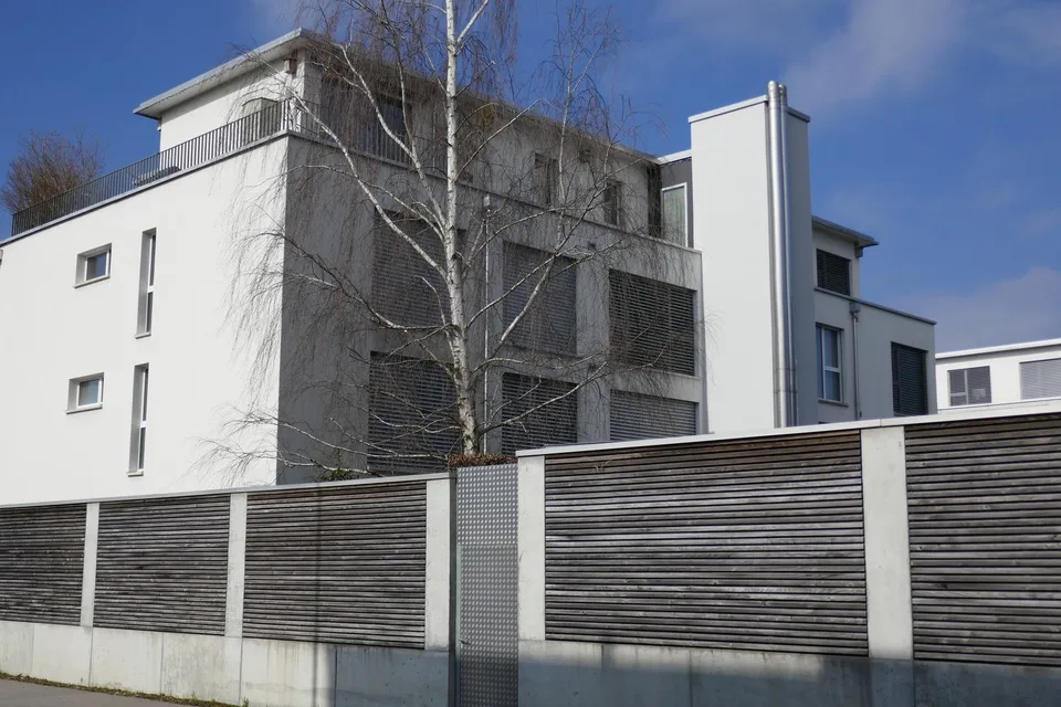 Einstellhallenplatz mit Wallbox in Utzenstorf zu vermieten