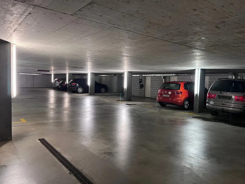 Place de parking avec wallbox à Utzenstorf à louer