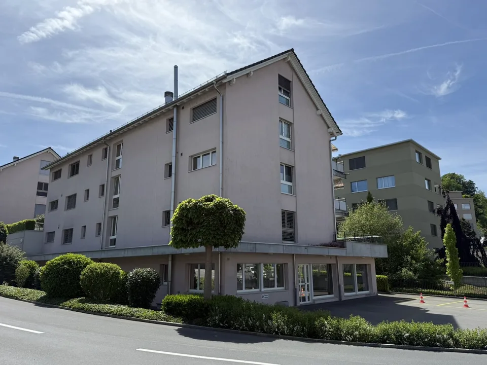 Flexible Gewerbefläche (ca. 300 m²) mit Büro- und Lageranteil in Wollerau