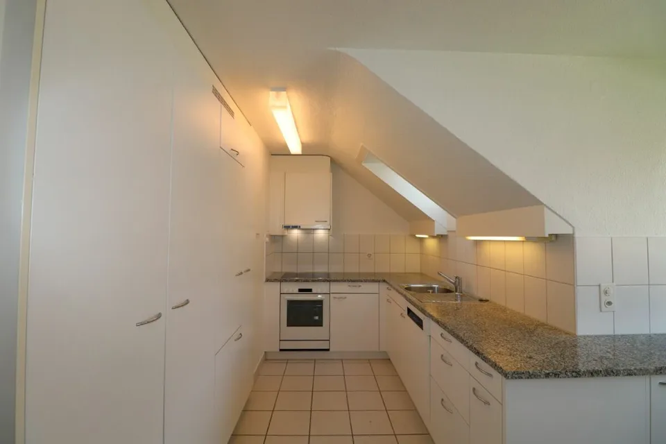 Vivere a Riehen - appartamento spazioso 3 1/2 locali con camera mansardata supplementare in una via di quartiere tranquilla