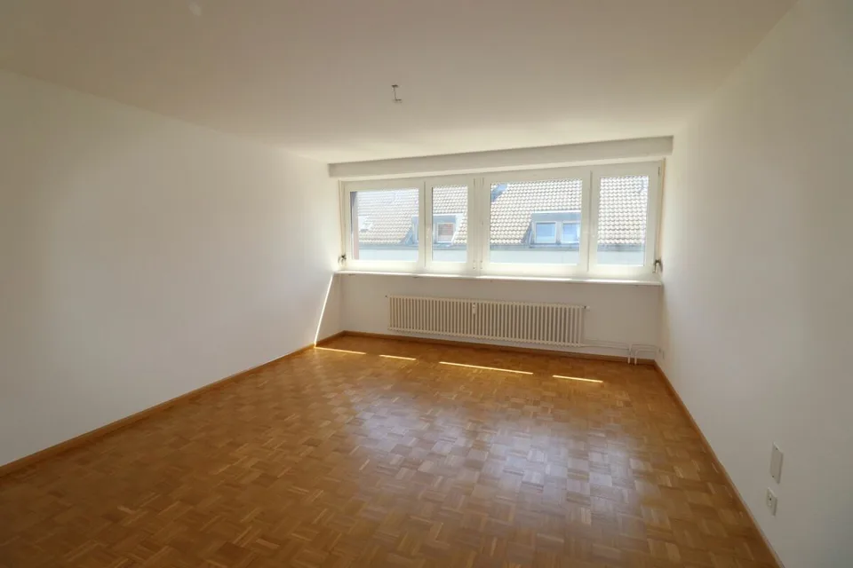 Vivere a Riehen - appartamento spazioso 3 1/2 locali con camera mansardata supplementare in una via di quartiere tranquilla