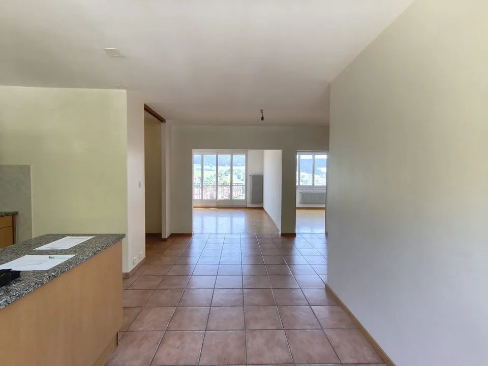 Appartement entièrement repeint lumineux de 3 pièces avec vue, au 4ème étage à Le Locle – photo 7 sur 26