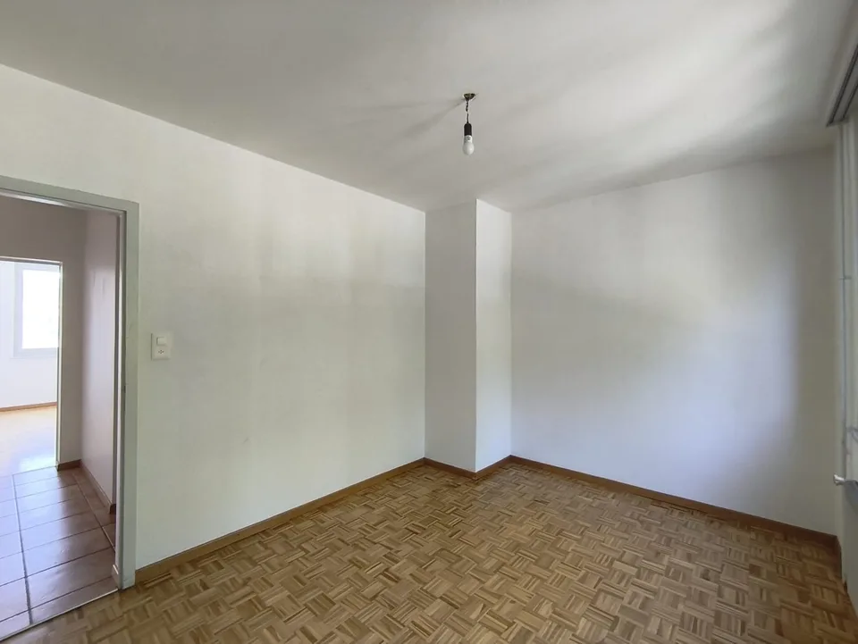 Appartement entièrement repeint lumineux de 3 pièces avec vue, au 4ème étage à Le Locle – photo 17 sur 26