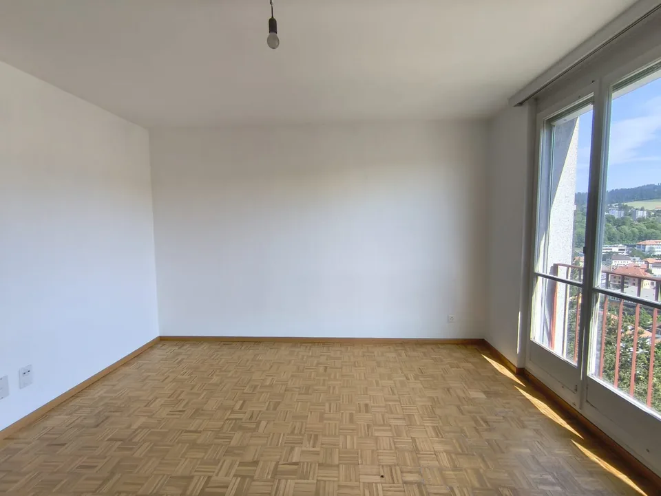 Appartement entièrement repeint lumineux de 3 pièces avec vue, au 4ème étage à Le Locle – photo 13 sur 26