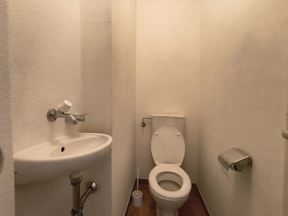 Appartement entièrement repeint lumineux de 3 pièces avec vue, au 4ème étage à Le Locle – photo 23 sur 26