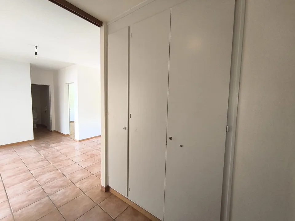 Appartement entièrement repeint lumineux de 3 pièces avec vue, au 4ème étage à Le Locle – photo 8 sur 26
