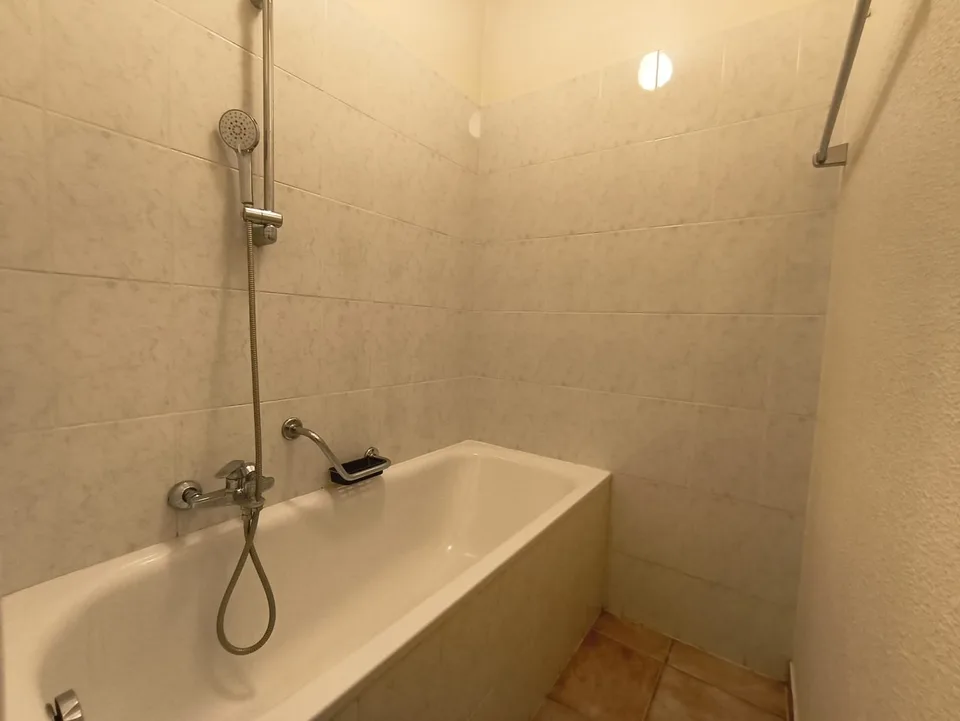 Appartement entièrement repeint lumineux de 3 pièces avec vue, au 4ème étage à Le Locle – photo 22 sur 26