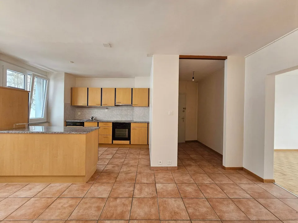 Appartamento completamente ritinteggiato, luminoso, 3 locali con vista, al 4° piano a Le Locle