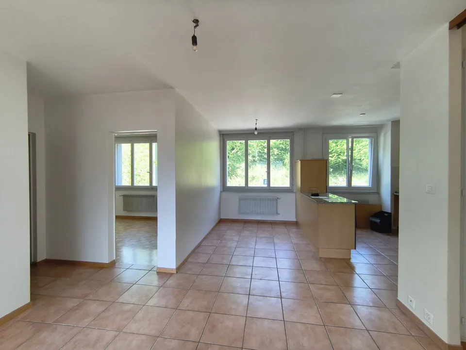 Appartement entièrement repeint lumineux de 3 pièces avec vue, au 4ème étage à Le Locle – photo 6 sur 26
