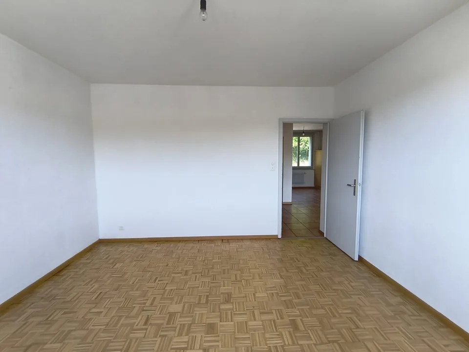 Appartement entièrement repeint lumineux de 3 pièces avec vue, au 4ème étage à Le Locle – photo 19 sur 26