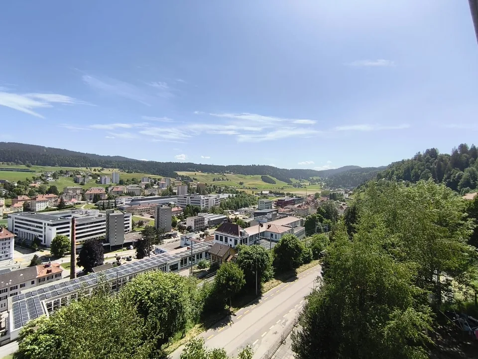 Appartement entièrement repeint lumineux de 3 pièces avec vue, au 4ème étage à Le Locle – photo 26 sur 26