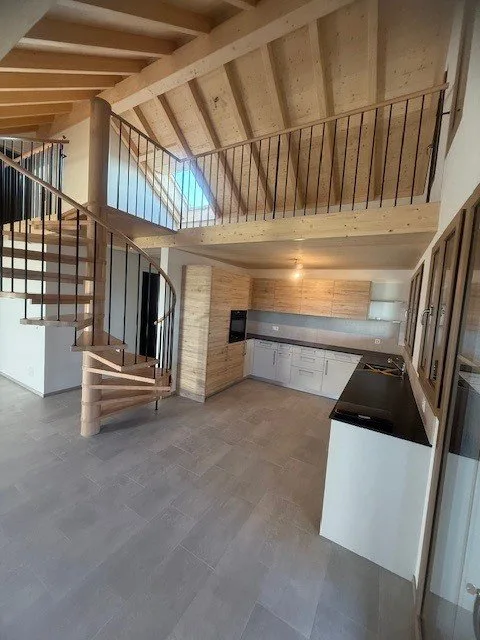 Zu vermieten, wunderschöne 5.5-Zimmer-Wohnung in einem renovierten Bauernhof