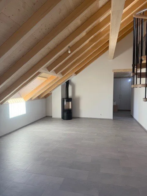 Zu vermieten, wunderschöne 5.5-Zimmer-Wohnung in einem renovierten Bauernhof