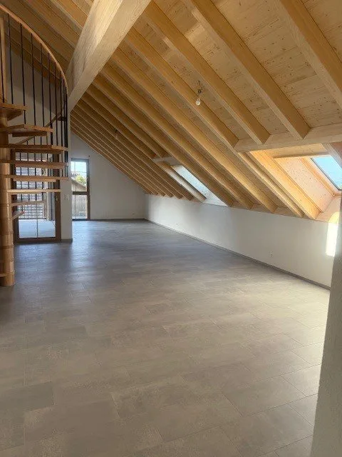 Zu vermieten, wunderschöne 5.5-Zimmer-Wohnung in einem renovierten Bauernhof