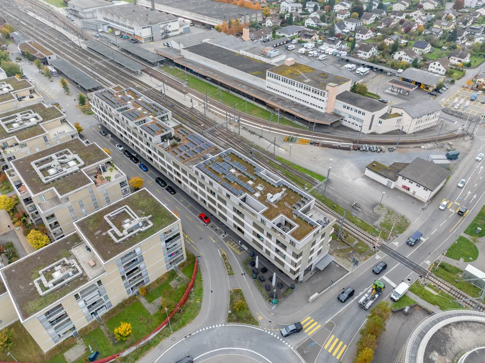 103m2 to 230m2 of commercial/office space for rent directly at the train station