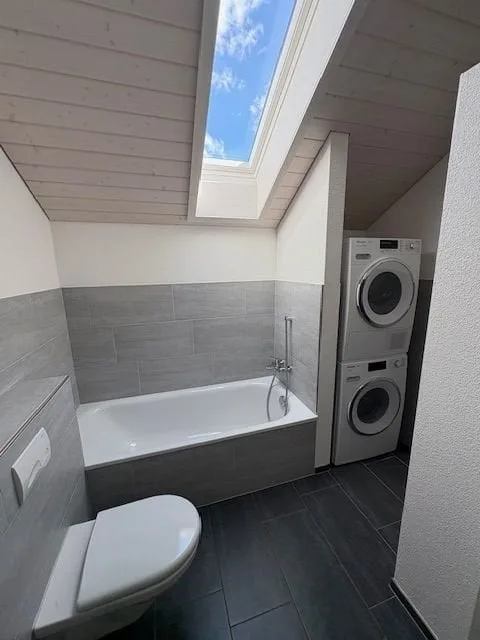 Large modern and air-conditioned 3.5 room attic apartment