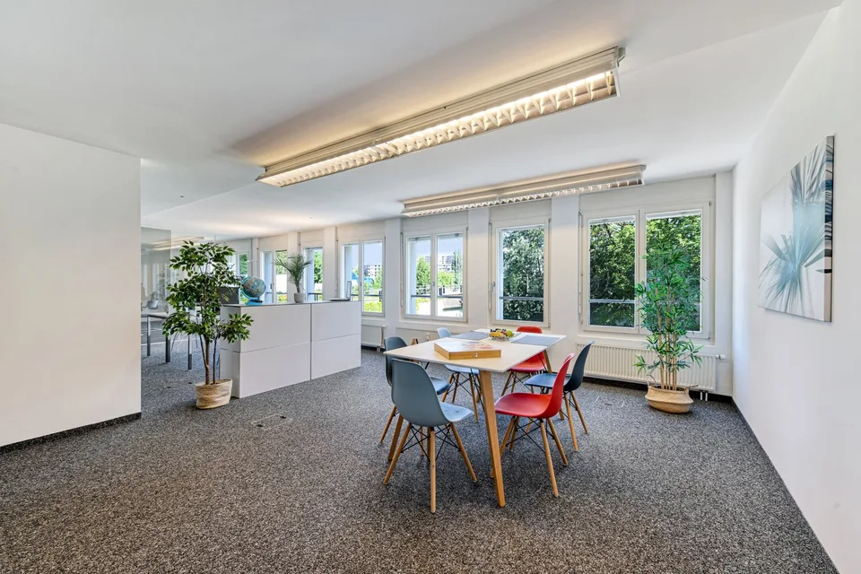 Spazio ufficio attraente in posizione centrale – foto 11 di 12
