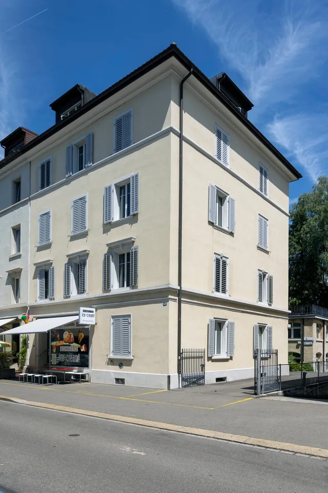 Wohnen mit Charakter: Stilvolle Dachwohnung im Herzen von Zürich