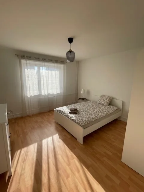 Vier-Zimmer-Wohnung möbliert und renoviert in La Chaux-de-Fonds