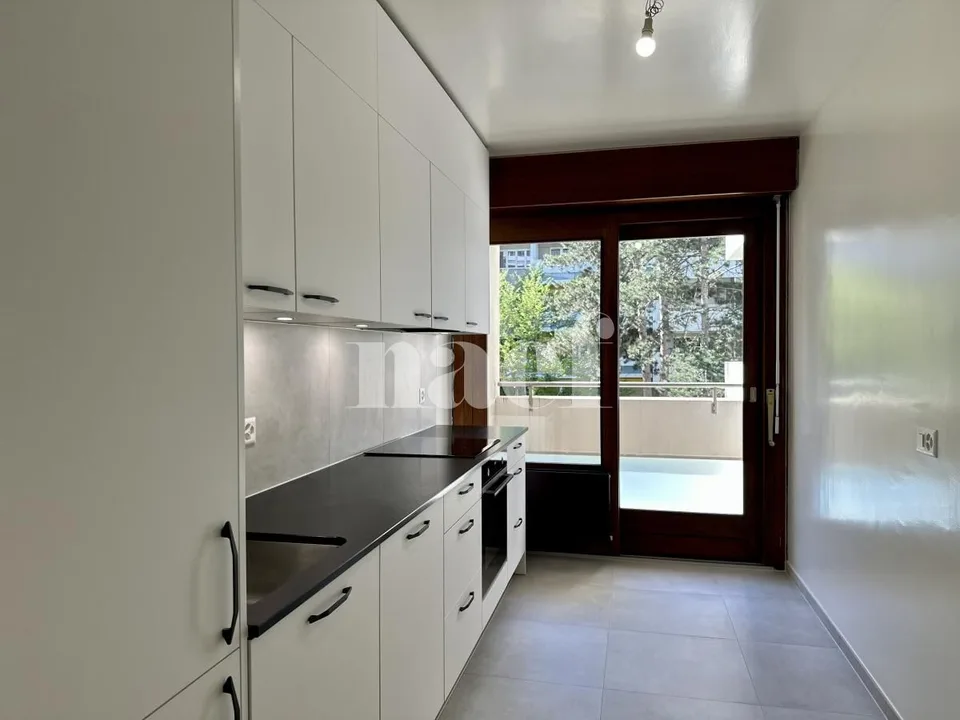 CHAMPEL - Komplett renoviert - schönes 4-Zimmer-Apartment im 4. Stock eines Wohngebäudes