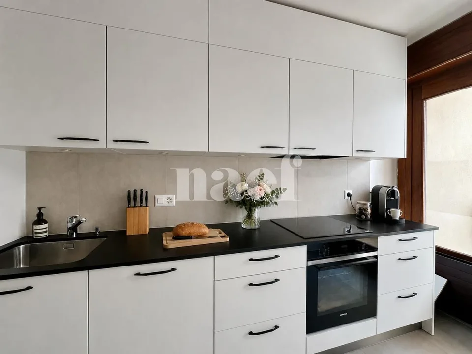 CHAMPEL - Komplett renoviert - schönes 4-Zimmer-Apartment im 4. Stock eines Wohngebäudes