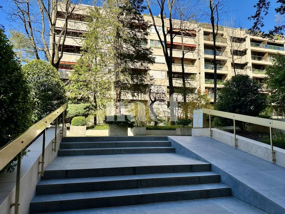CHAMPEL - Entièrement rénové - beau 4 pièces au 4ème étage d'un immeuble résidentiel – photo 25 sur 25