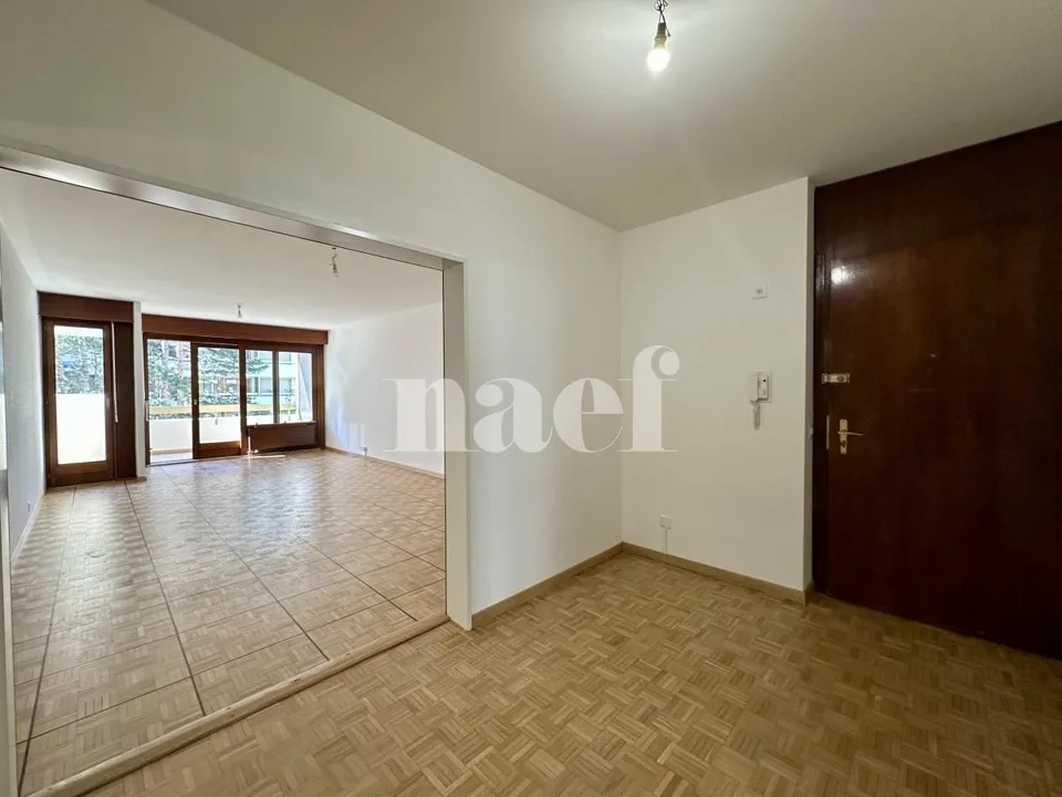 CHAMPEL - Komplett renoviert - schönes 4-Zimmer-Apartment im 4. Stock eines Wohngebäudes