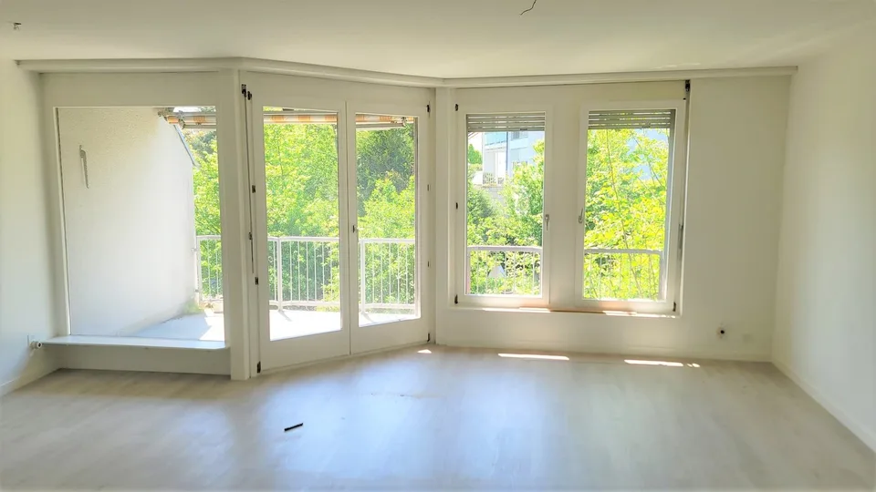 Moderne 3.5-Zimmer-Wohnung mit Balkon in Oberwil BL