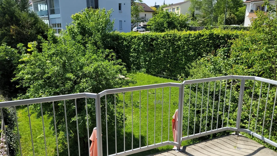 Moderne 3.5-Zimmer-Wohnung mit Balkon in Oberwil BL