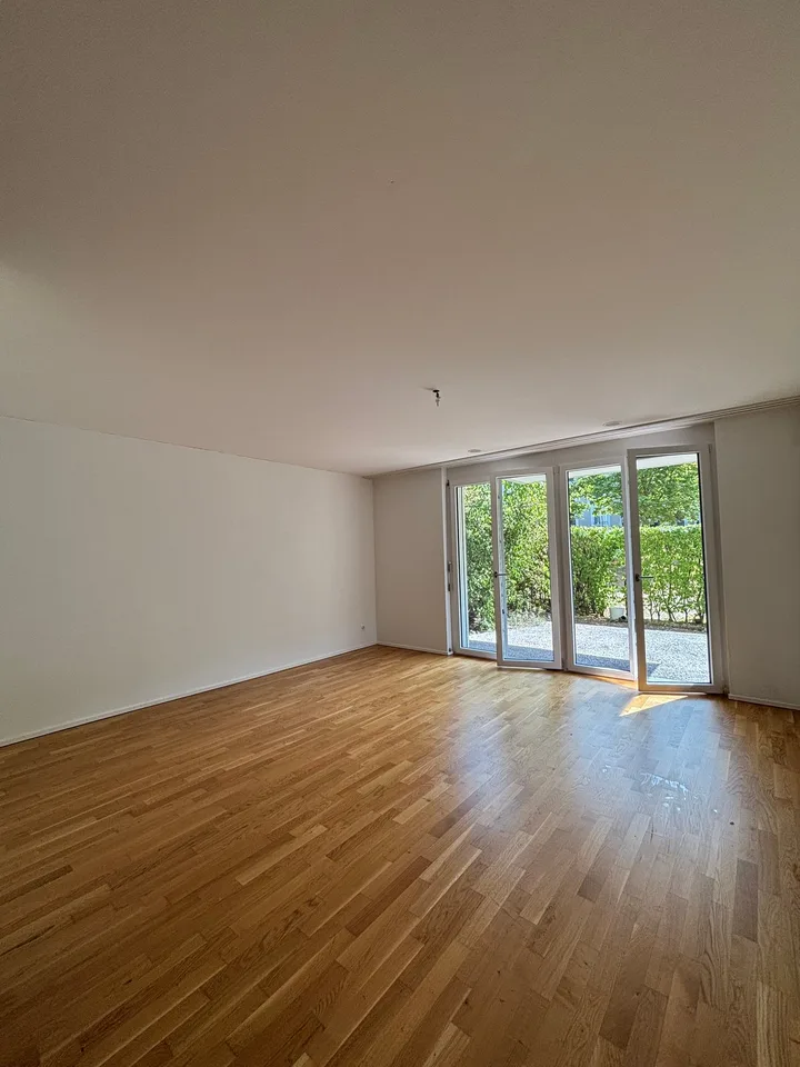 Moderne und stilvolle Wohnung mit Gartensitzplatz