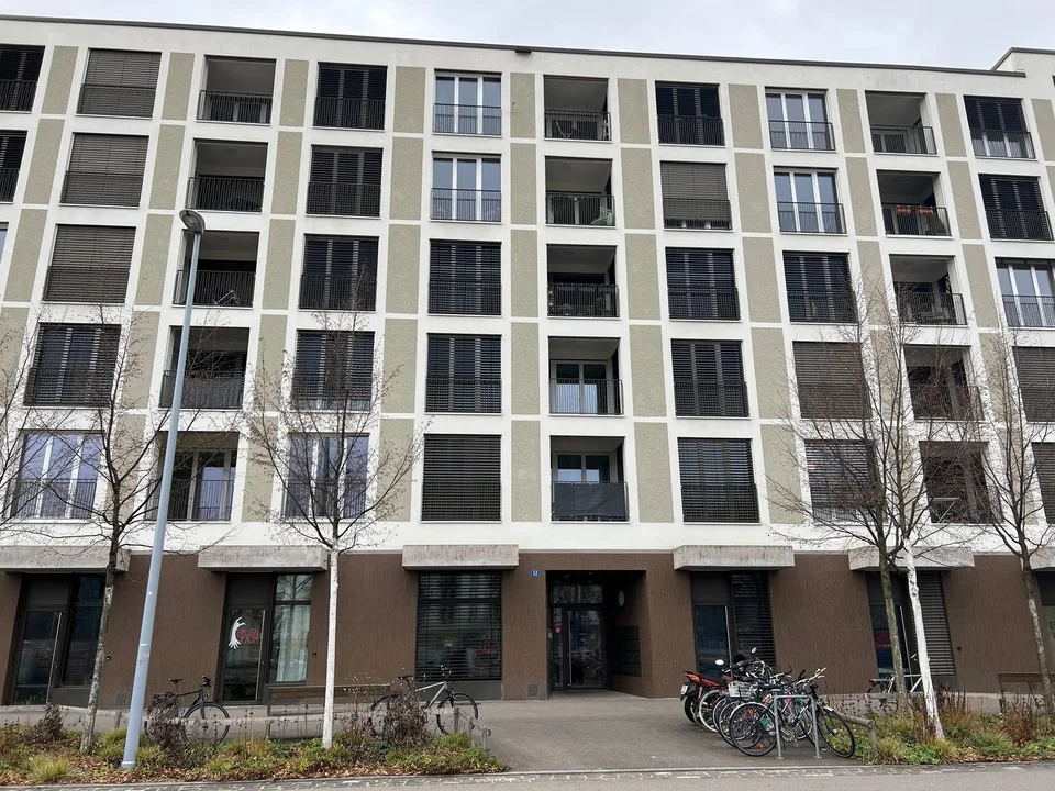 Moderne und stilvolle Wohnung mit Gartensitzplatz