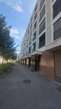 Moderne und stilvolle Wohnung mit Gartensitzplatz