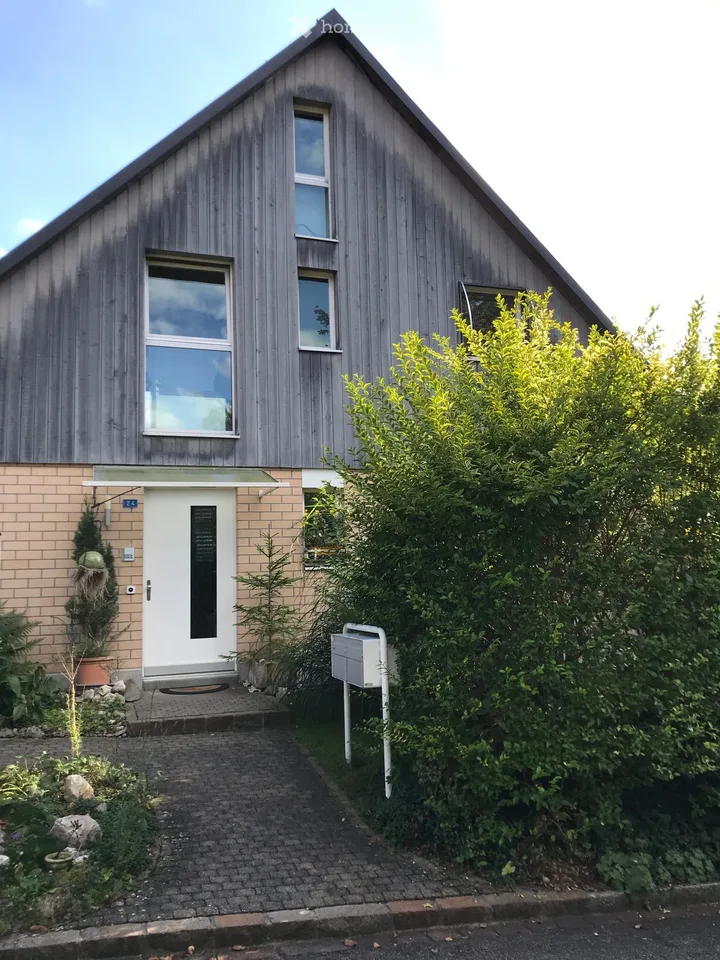 Charmante 3.5-Zimmer-Wohnung mit Balkon und Gartensitzplatz  in traumhafter Umgebungin Gempen