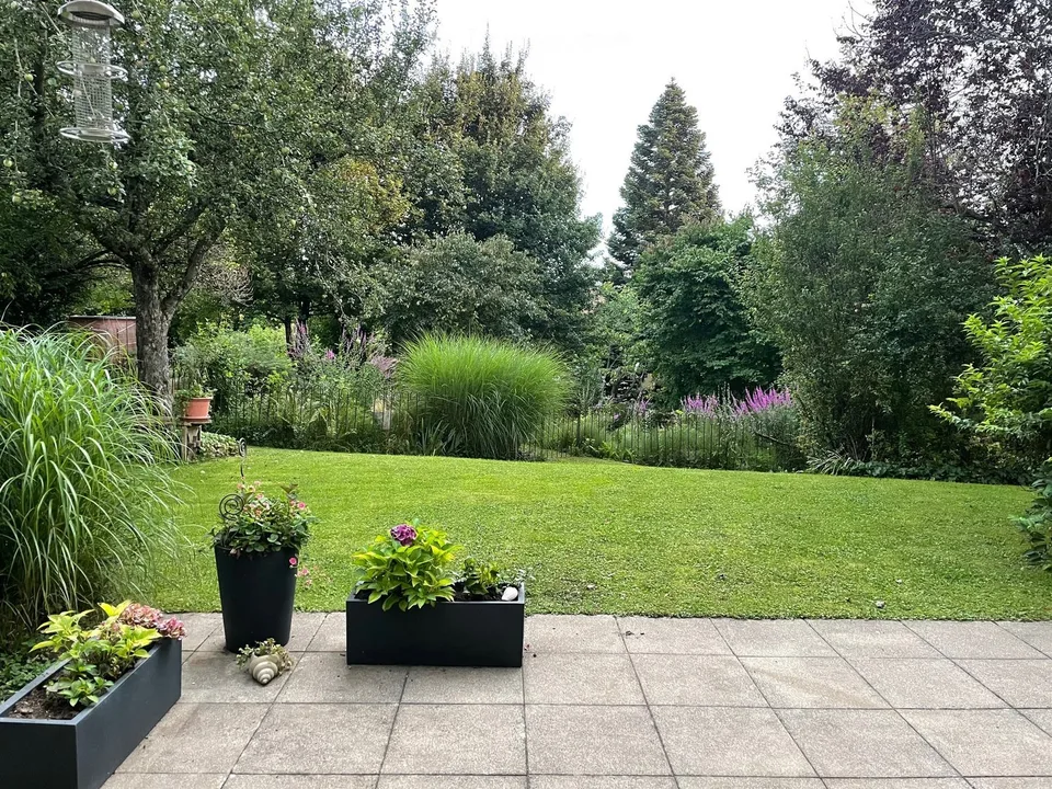 Charmante 3.5-Zimmer-Wohnung mit Balkon und Gartensitzplatz  in traumhafter Umgebungin Gempen