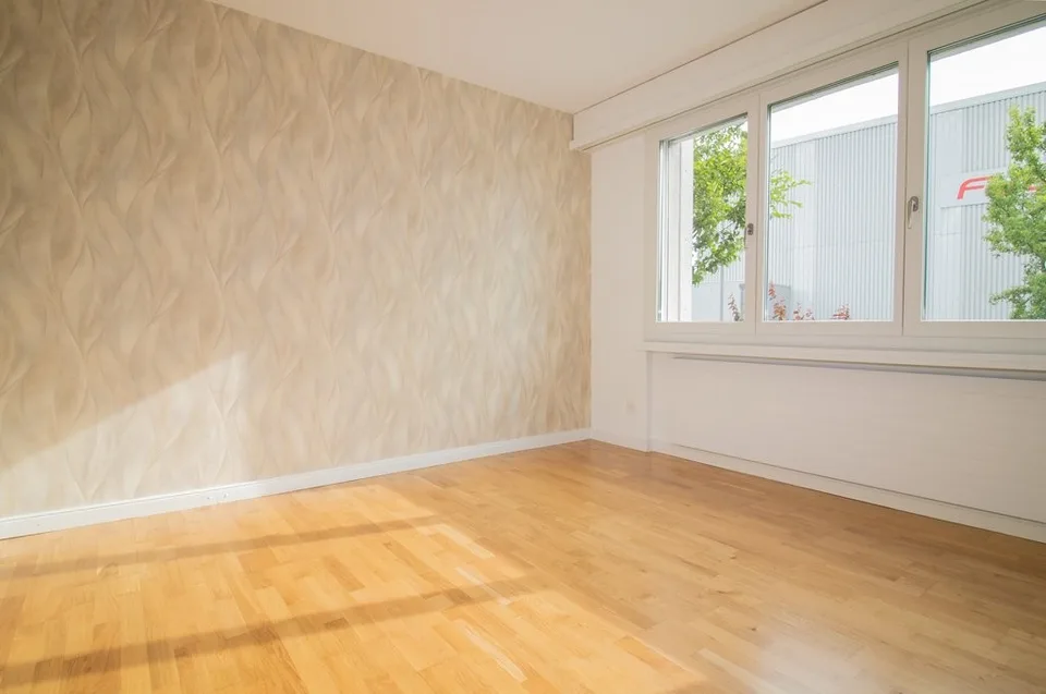 Grosszügige Wohnung mit moderner Küche, Balkon und Terrasse