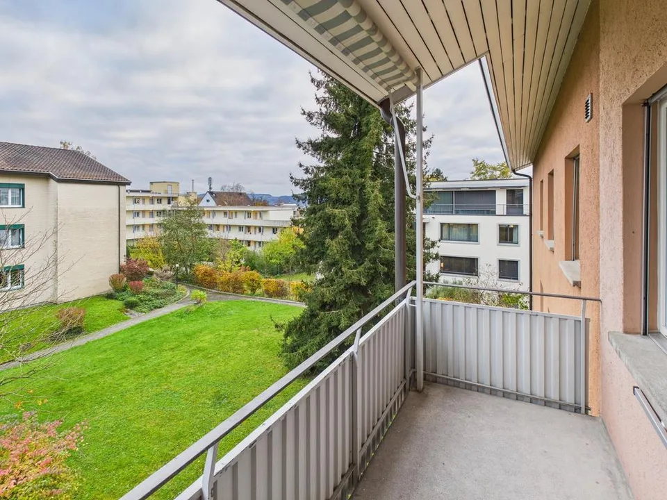 Charmante 2-Zimmer-Wohnung mit Balkon in Zürich-Witikon
