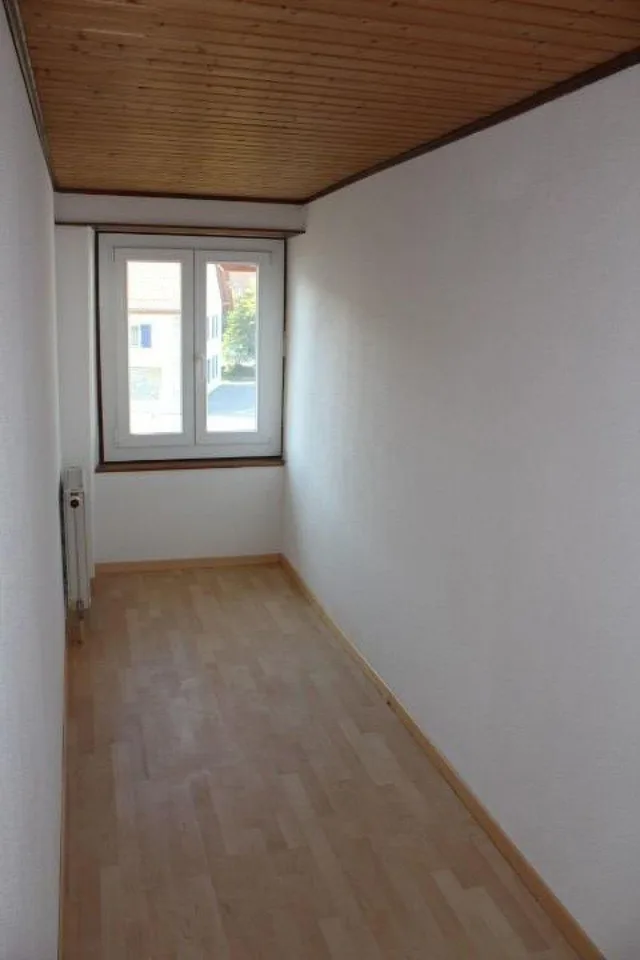 Wohnung mit 3.5 Zimmern im Herzen eines Dorfes auf dem Land *1 Netto-Miete kostenlos* – Foto 4 von 6