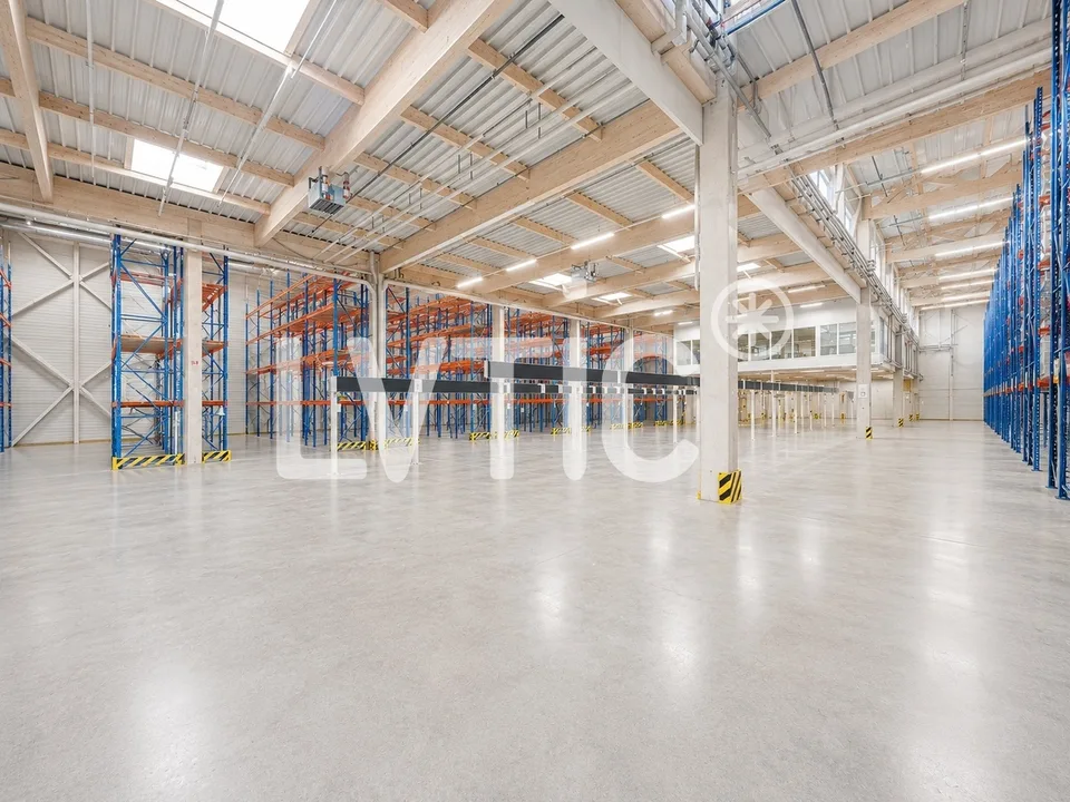Halle logistique et bureaux de 7200 m2 divisibles à louer à Avenches – foto 12 di 13