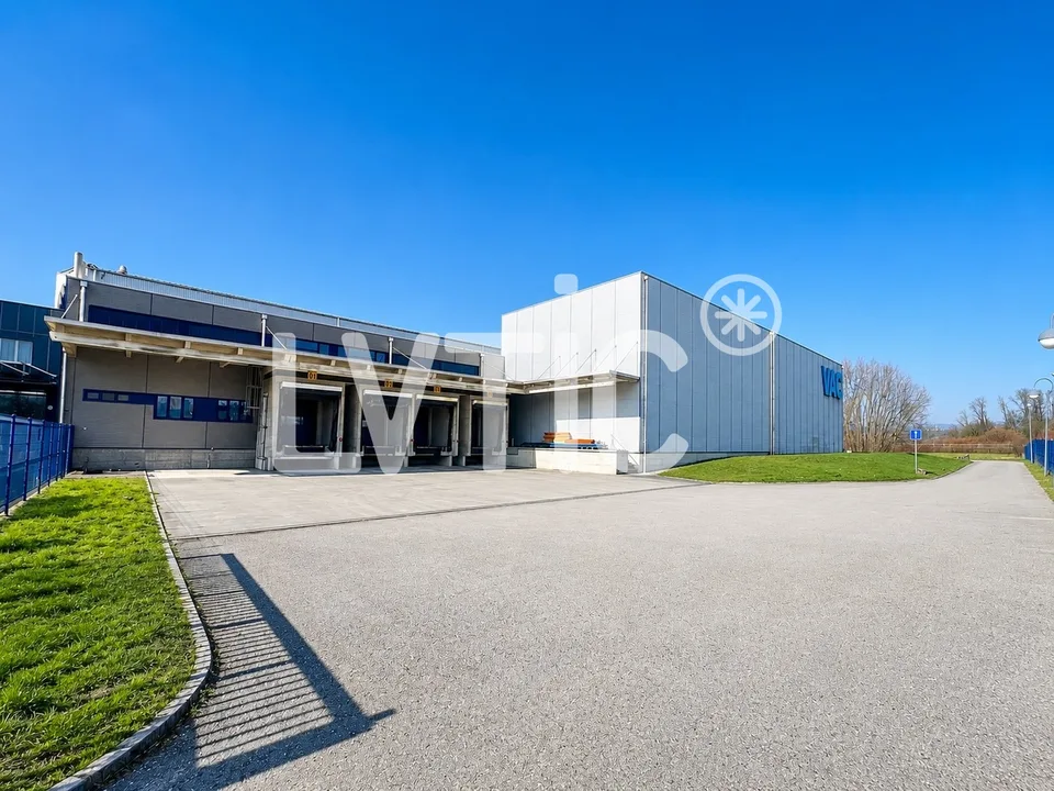 Halle logistique et bureaux de 7200 m2 divisibles à louer à Avenches
