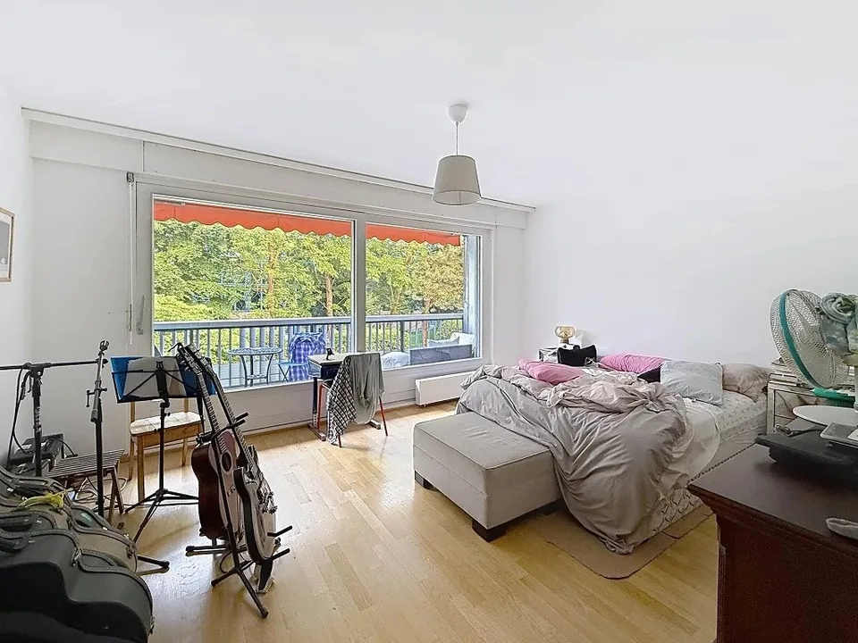 Sehr schönes Durchgangsappartement mit 2 Balkonen