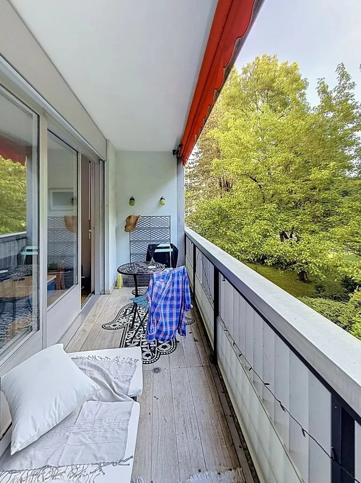 Sehr schönes Durchgangsappartement mit 2 Balkonen