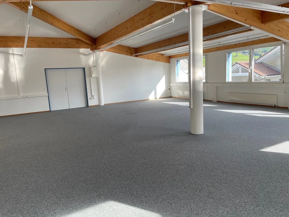 BÜRORÄUMLICHKEITEN 35 M2 IM DACHGESCHOSS