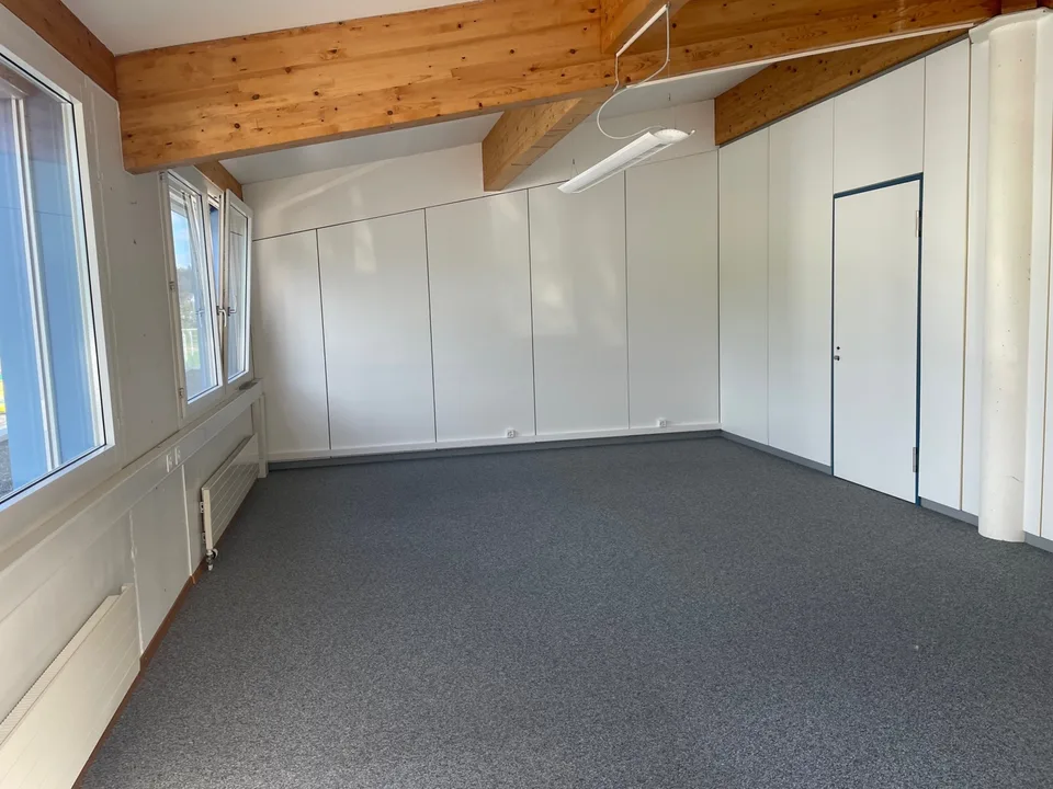 BÜRORÄUMLICHKEITEN 35 M2 IM DACHGESCHOSS