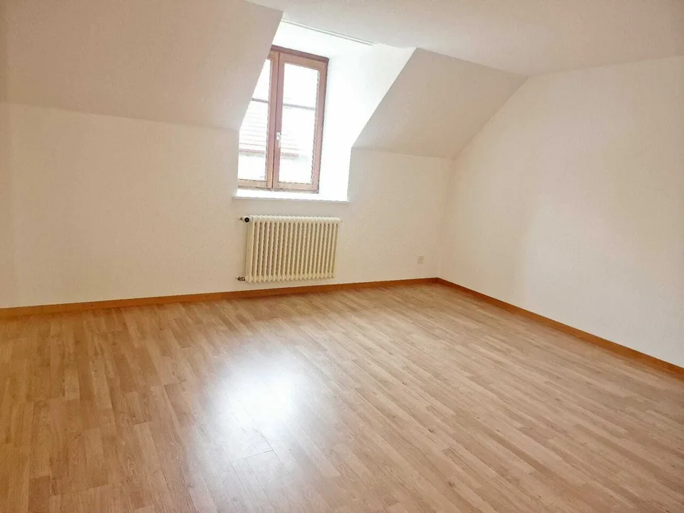 Industrie 34 3 Zimmer unter dem Dach EINE NETTE KAUTION ANGEBOTEN