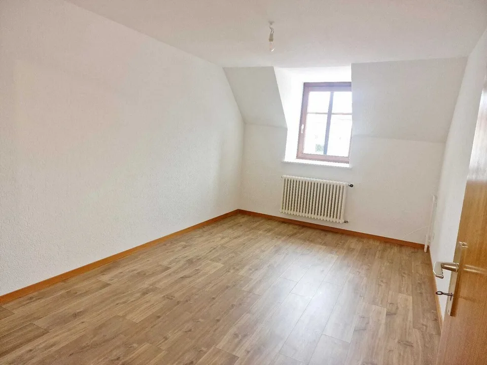 Industrie 34 3 Zimmer unter dem Dach EINE NETTE KAUTION ANGEBOTEN