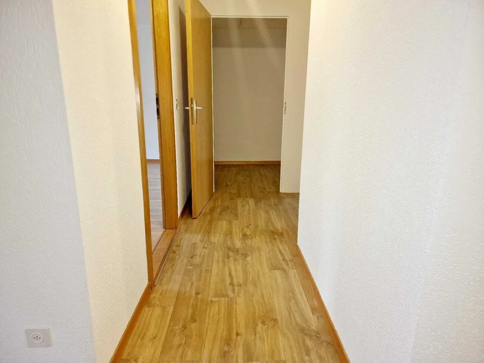 Industrie 34 3 Zimmer unter dem Dach EINE NETTE KAUTION ANGEBOTEN – Foto 6 von 10