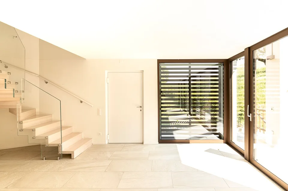 AFFITTASI INCANTEVOLE DUPLEX DI 3.5 LOCALI CON GIARDINO PRIVATO