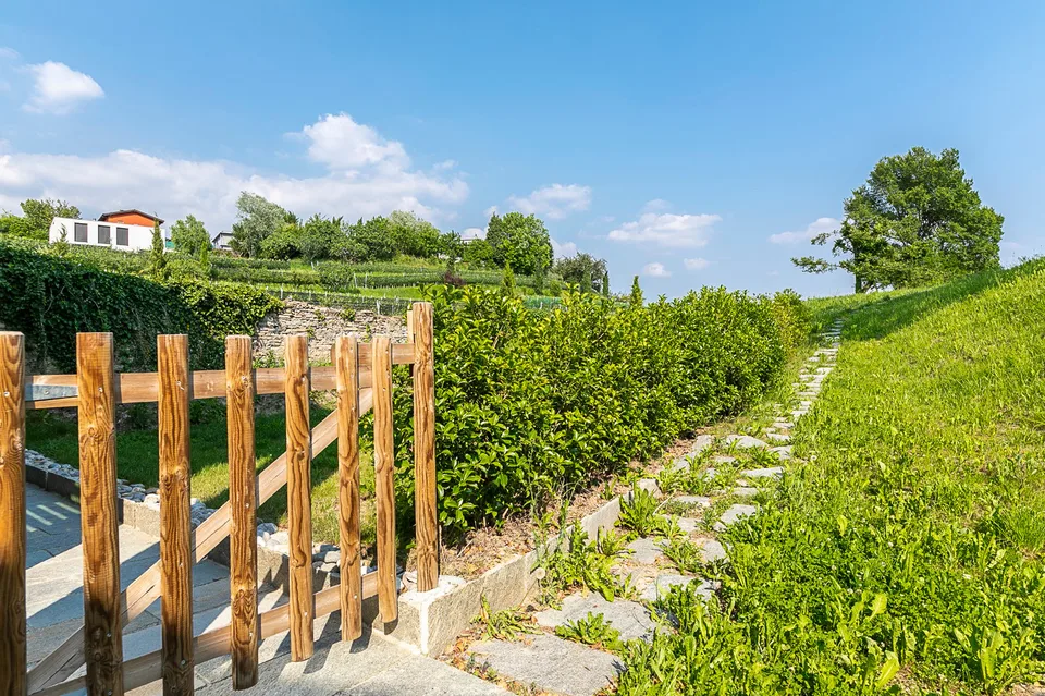 AFFITTASI INCANTEVOLE DUPLEX DI 3.5 LOCALI CON GIARDINO PRIVATO – foto 10 di 15