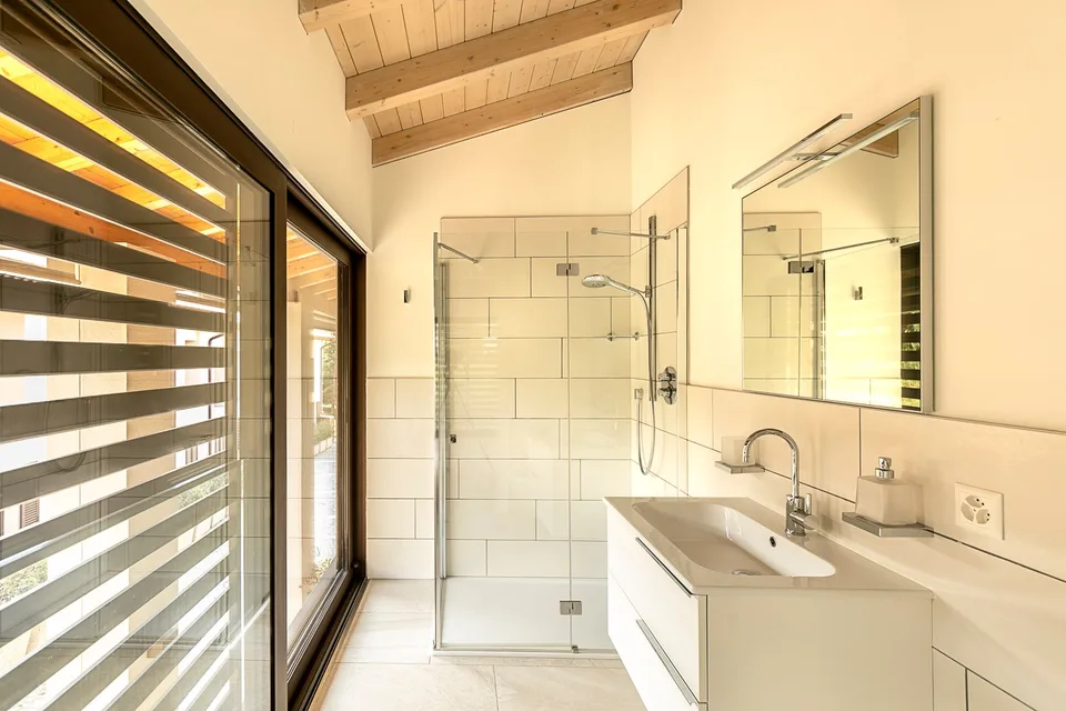 AFFITTASI INCANTEVOLE DUPLEX DI 3.5 LOCALI CON GIARDINO PRIVATO – foto 6 di 15