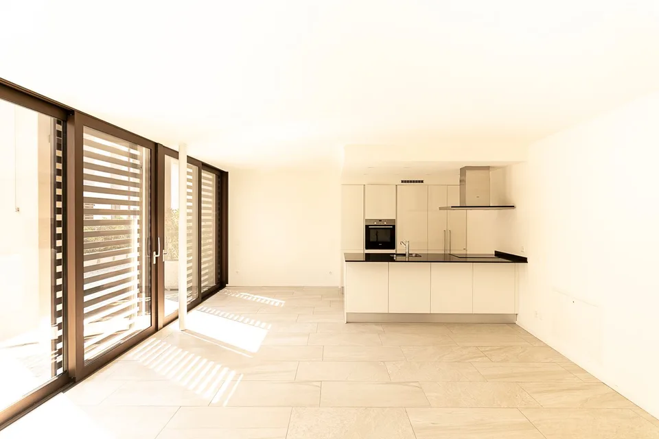 AFFITTASI INCANTEVOLE DUPLEX DI 3.5 LOCALI CON GIARDINO PRIVATO